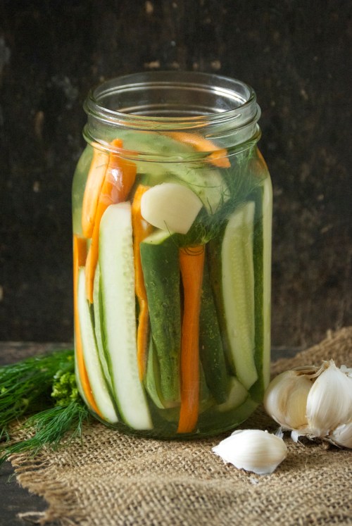 Crunchy Refrigerator Pickles with Dill + Garlic | Relishing It